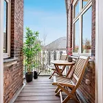 Elegant With Prime Location In Osterbro Copenhague