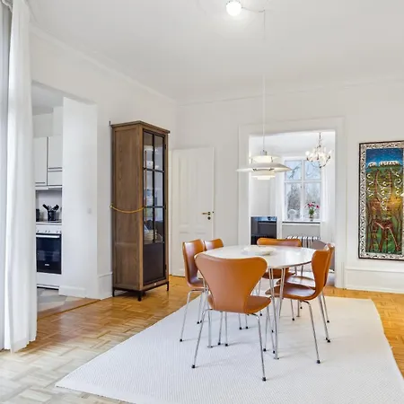 Elegant With Prime Location In Osterbro