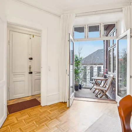 Apartment Elegant With Prime Location In Osterbro Copenhagen