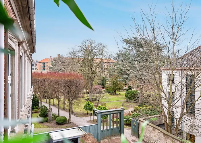 Elegant With Prime Location In Osterbro