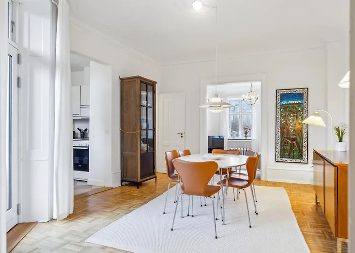 Elegant With Prime Location In Osterbro